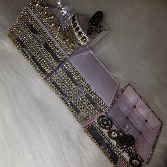 ❌SOLD❌Makeup Storage - Picture 4 of 4